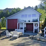 6 Person In Tysse-by Traum *