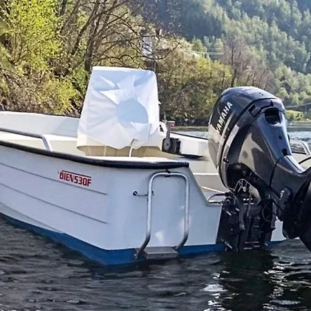 6 Person In Tysse-by Traum *